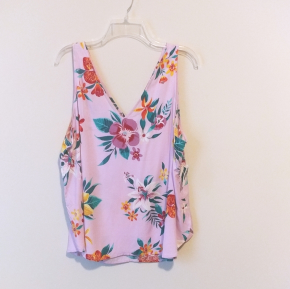 Old Navy Tops - 3 for $25 Old Navy V Neck Floral Sleeveless Top